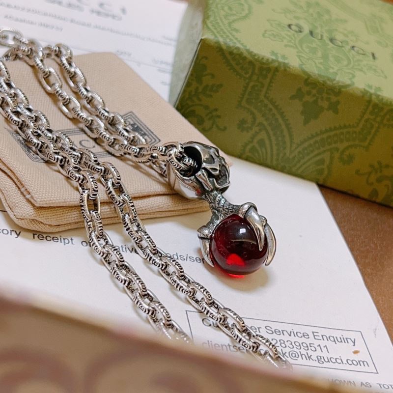 G*u*i necklaces